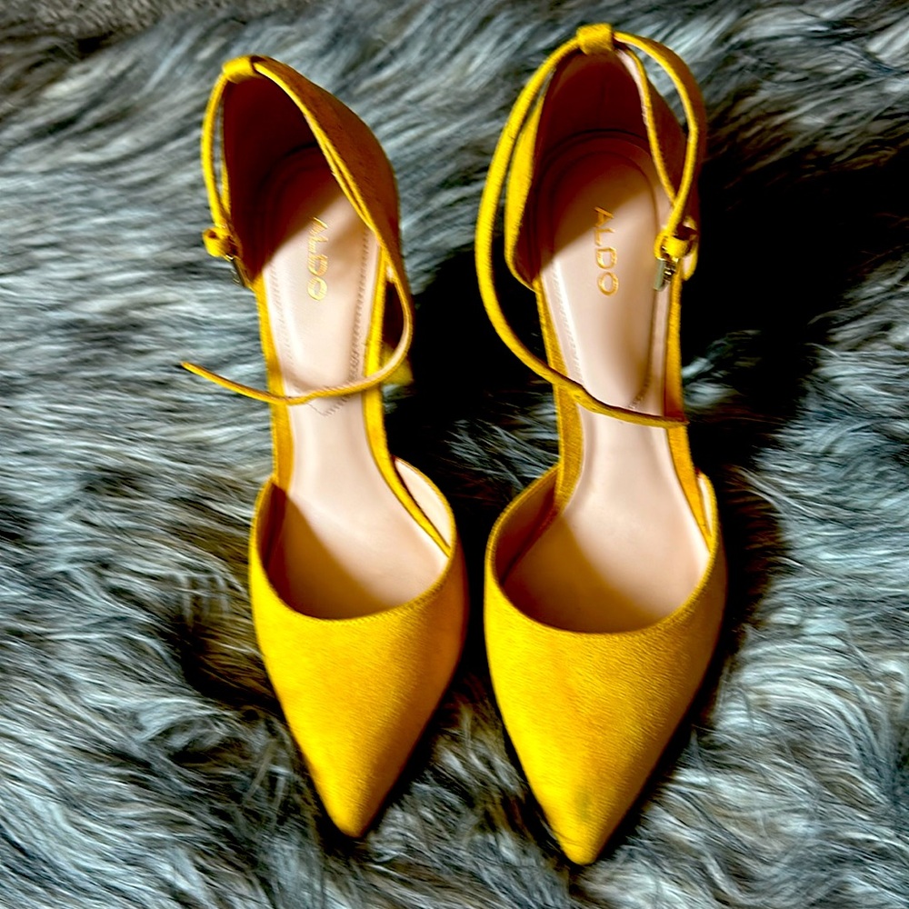 Yellow Aldo Nicholes chunky heel.  Size 8.